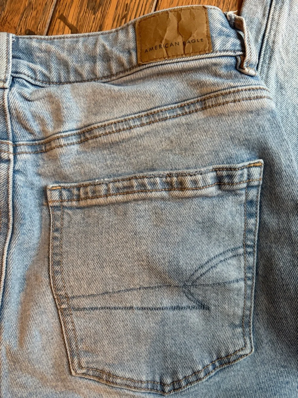 American Eagle Outfitters Mom Jeans High-Rise Light Blue Jeans Short - Picture 4 of 7